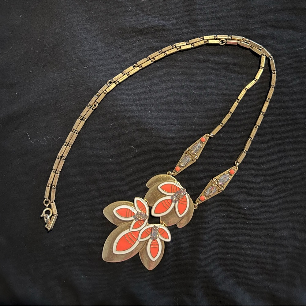 Stella & Dot Hibiscus Necklace